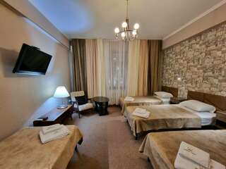 Гостиница Жемчуг Сочи Классический четырехместный номер-10